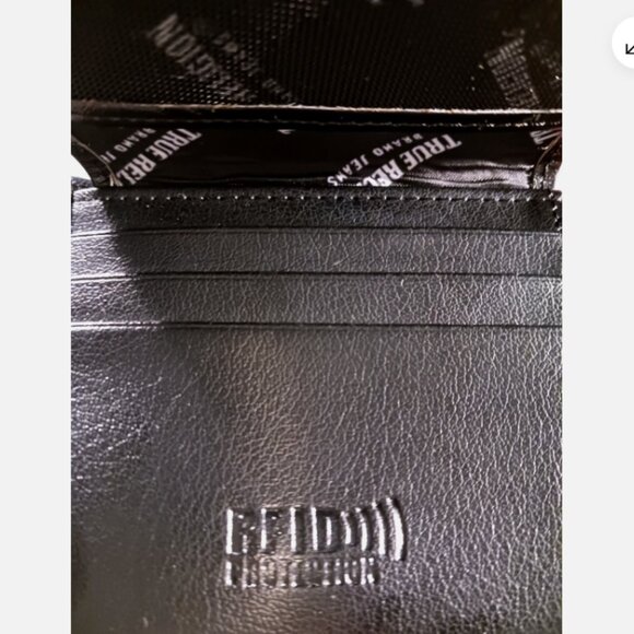 True Religion Mens Wallet Bifold Black Horseshoe Gold Logo Genuine Leather RFID - Picture 8 of 13